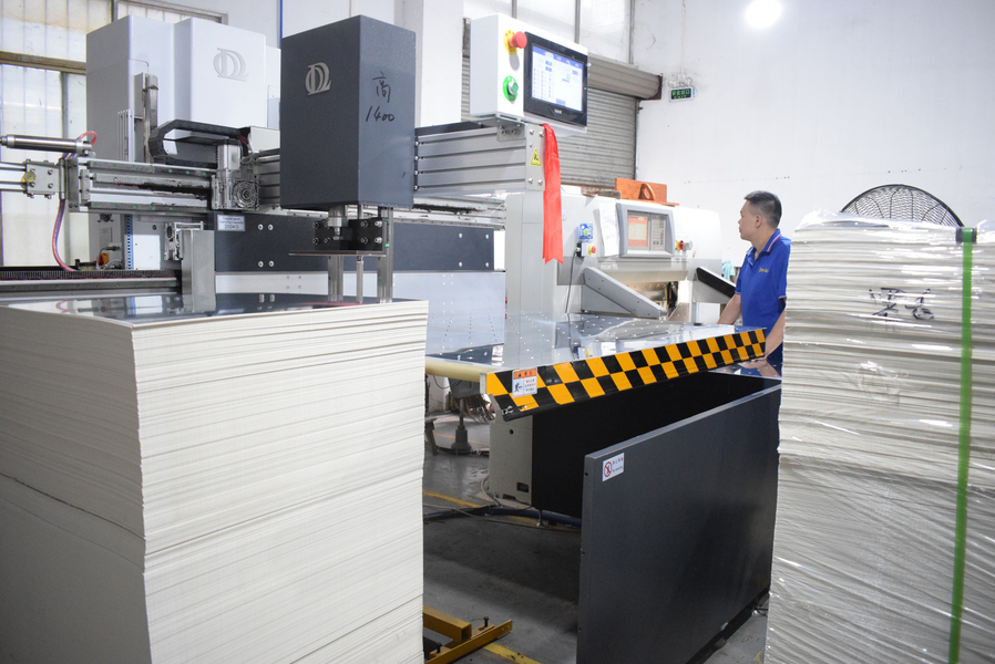 GUANGZHOU YM PACKAGE PRODUCTS CO.,LTD. خط إنتاج المصنع