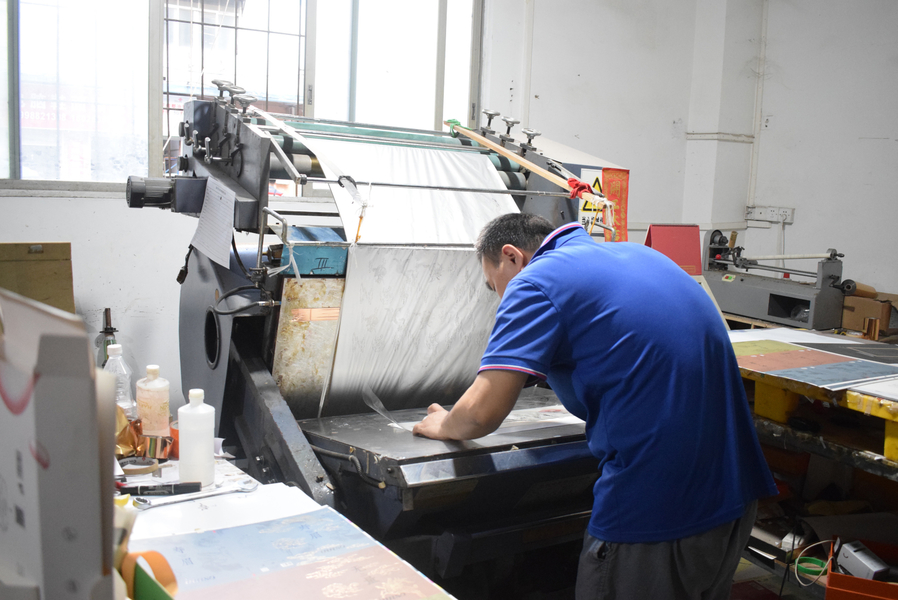 GUANGZHOU YM PACKAGE PRODUCTS CO.,LTD. خط إنتاج المصنع
