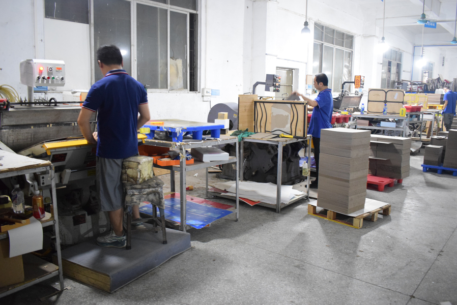 GUANGZHOU YM PACKAGE PRODUCTS CO.,LTD. خط إنتاج المصنع