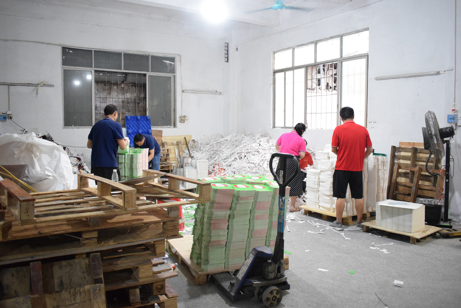 GUANGZHOU YM PACKAGE PRODUCTS CO.,LTD. خط إنتاج المصنع