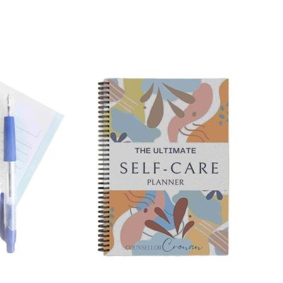 ارتقِ برحلتك الفنية مع دفتر ملاحظات بغلاف مقوى حلزوني A5 يتميز بتقنية التصميم المنقوشة